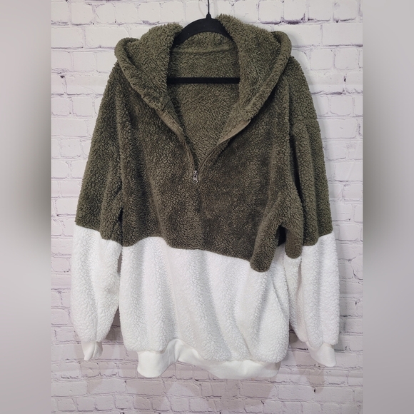 Green‎ and White XL Sherpa Pull-over Hoodie - Picture 1 of 4